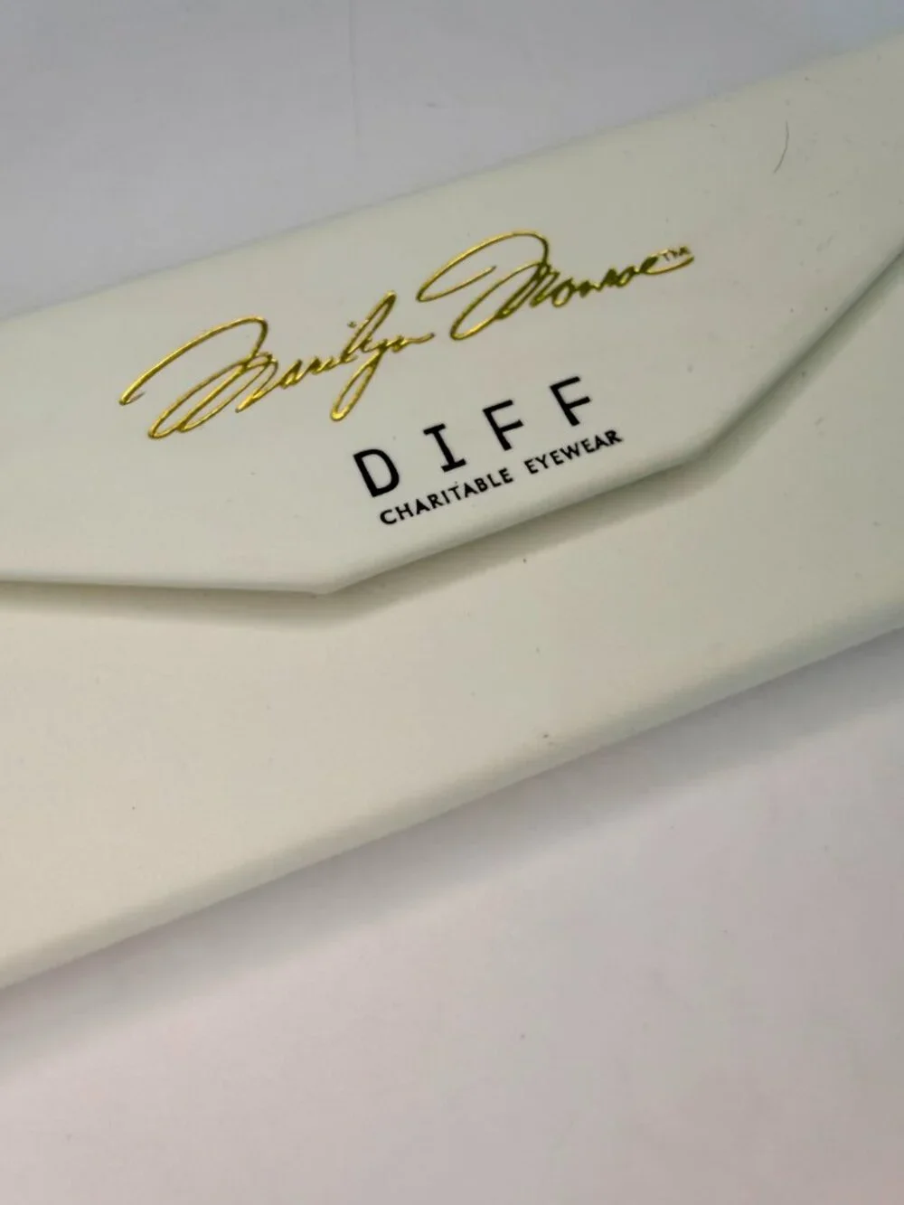 DIFF x Marilyn Monroe | Tortoise Cat Eye Sunglasses + Case Cloth